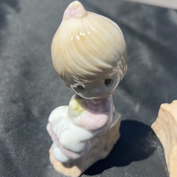 Precious moments salt and pepper shaker - Picture 3 of 5